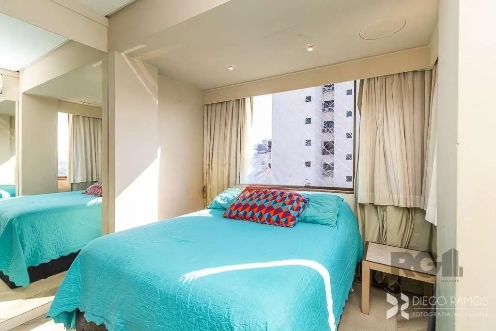 Imagem Cobertura para Venda - 185m², 3 dormitórios, sendo 1 suites, 2 vagas - Petrópolis