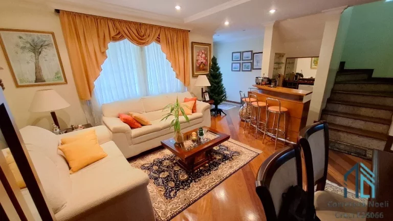 Imagem Casa com edícula, 04 quartos sendo 2 suítes, amplo terreno fundos, no Atuba em Curitiba PR