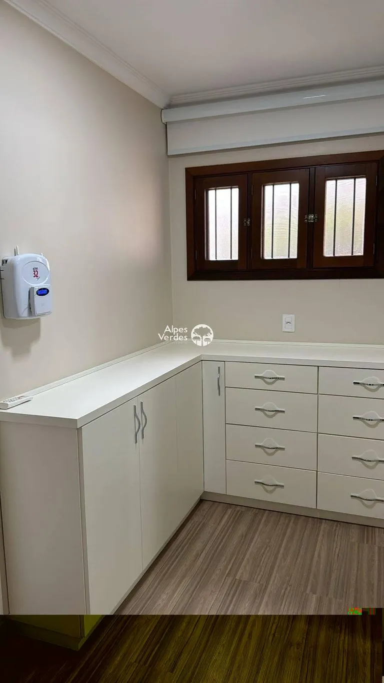 Imagem Vende-se casa próx ao centro de Gramado- 3 Quartos- R$2.620.000,00