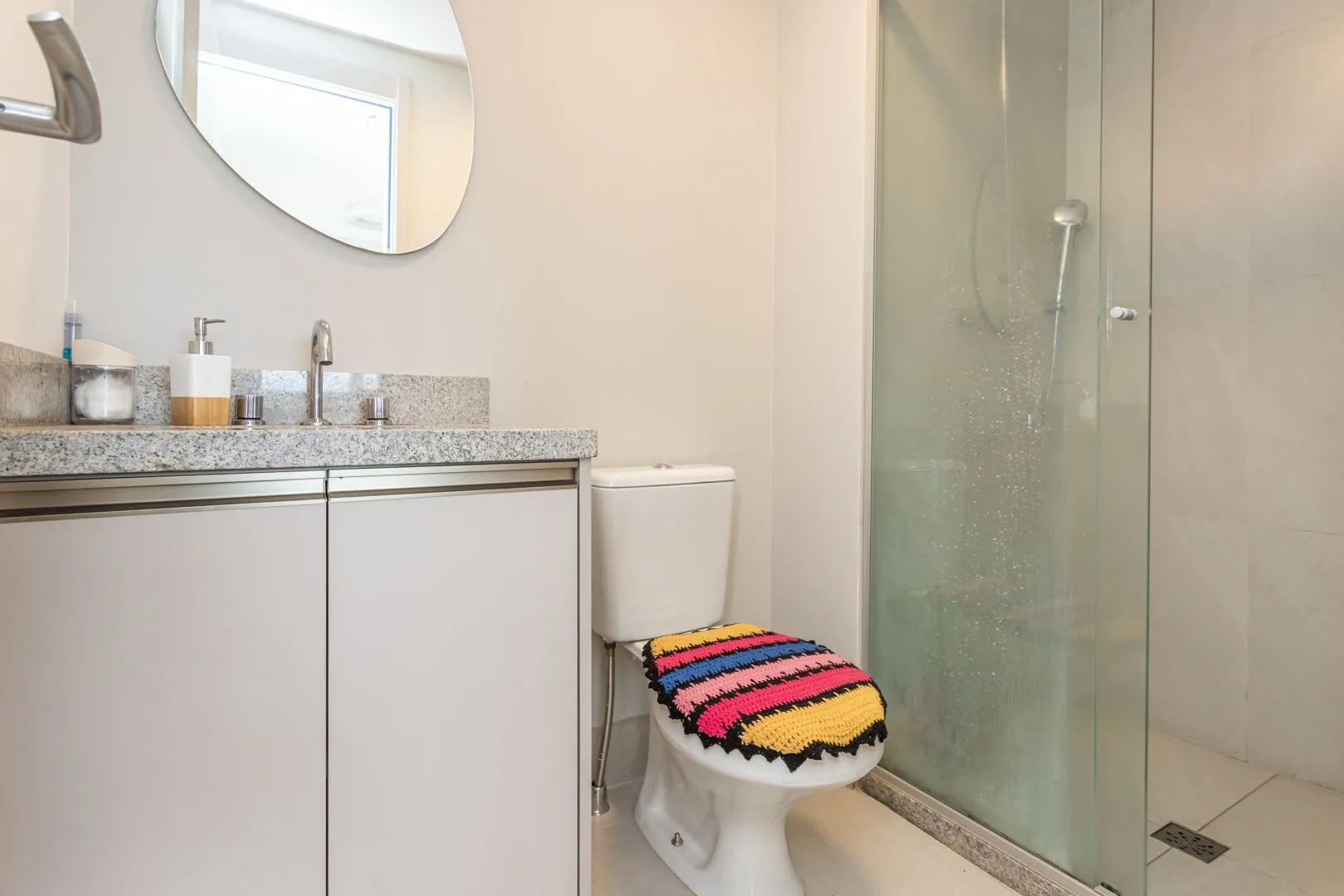 Imagem Apartamento 02 dormit com suíte e 01 vaga, no bairro Azenha, em Porto Alegre.