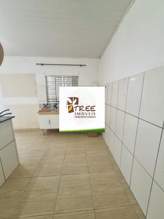 Imagem VENDA DE CASAS TÉRREAS NA VILA ORLANDA, EM SANTA ISABEL/SP, 500m² com quarto, banheiro, sala de estar, cozinha americana e fogão a lenha. CONSULTE-NOS
