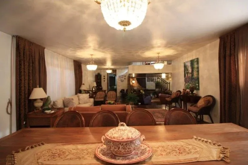 Imagem Casa para Venda em São Paulo, Alto de Pinheiros, 4 dormitórios, 2 suítes, 3 banheiros, 6 vagas