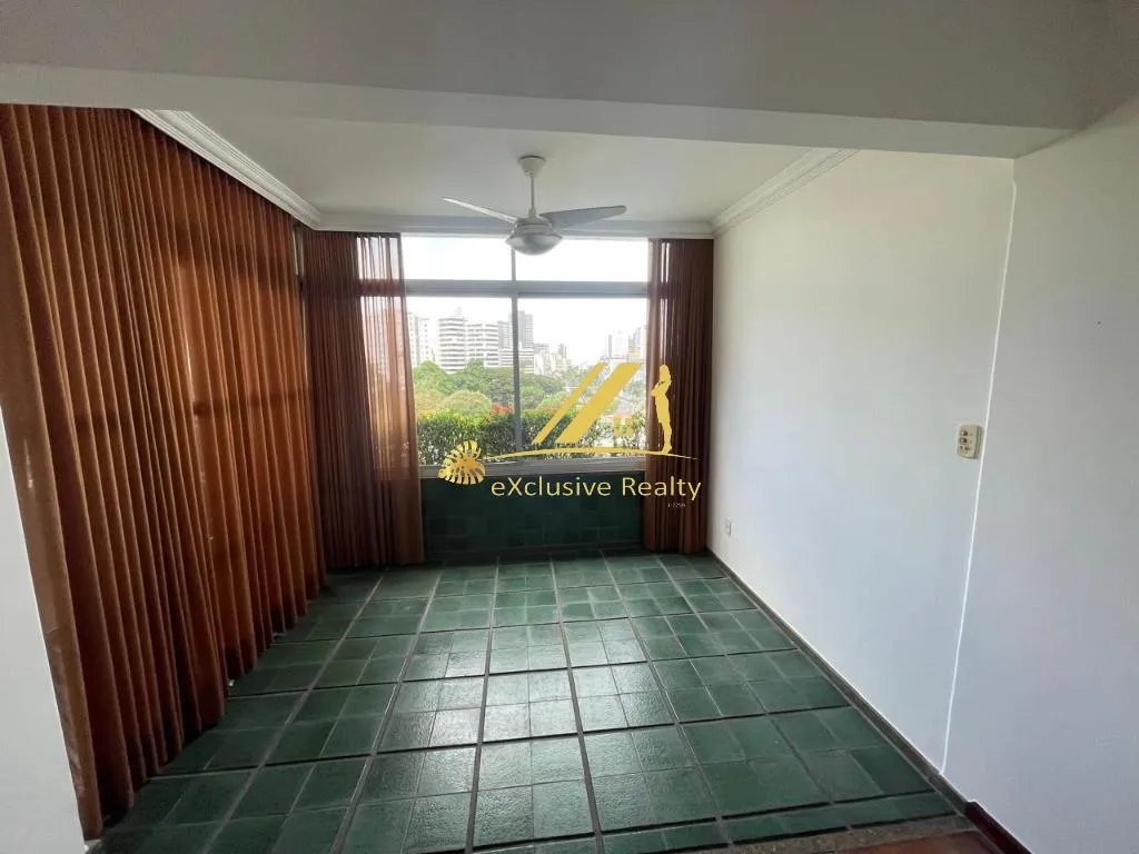Imagem Apartamento 4 quartos, 2 suítes com varanda, living espaçoso 170m2, perto do Shopping Barra. 2 vagas. Prédio com piscina, salão de festas, vaga de vis