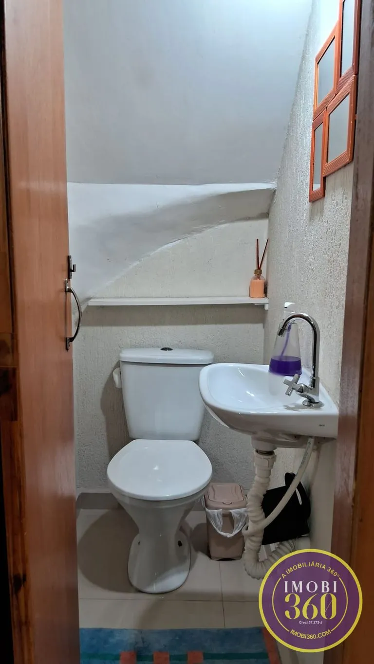 Imagem Casa de Condomínio com 02 suítes com vaga de garagem na Vila Dalila