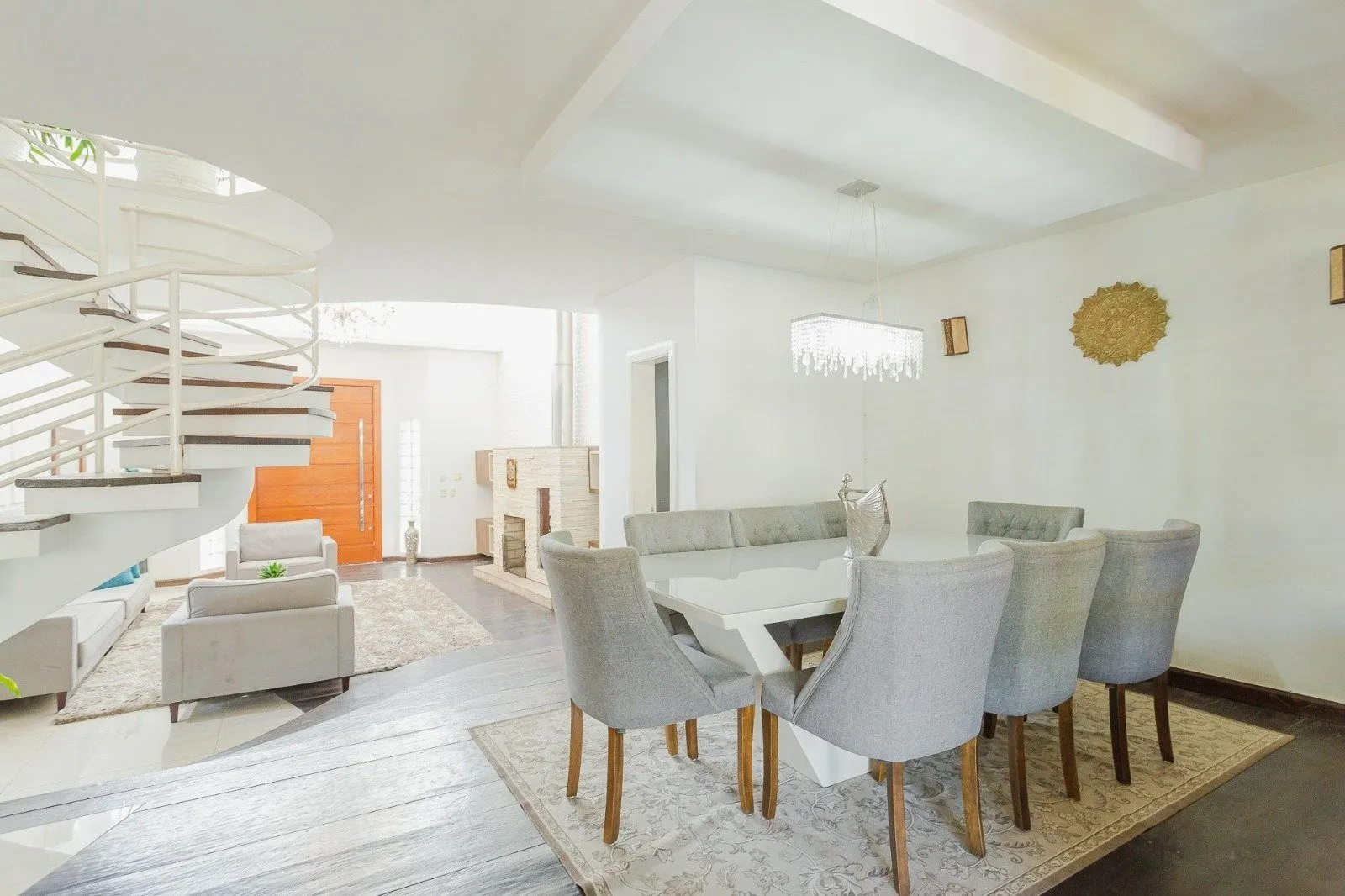 Imagem Casa Imponente com 5 Dormitórios (3 Suítes) no Bairro Chácara das Pedras