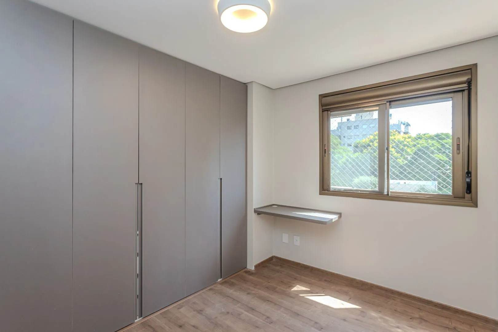 Imagem Apartamento no bairro Mont Serrat de 2 suítes e 2 vagas DESOCUPADO