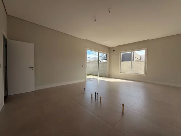Imagem Casa em Condomínio com 4 quartos em Santa Felicidade