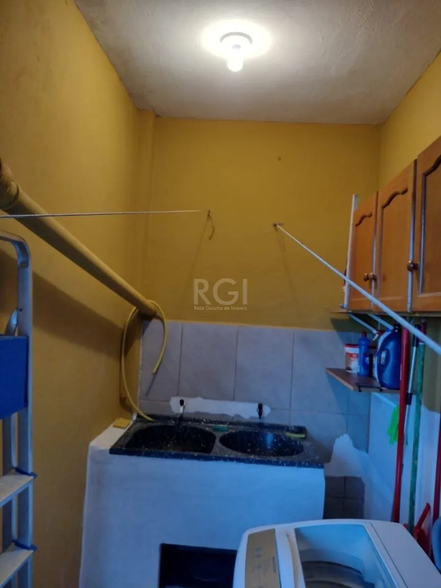 Imagem Casa para Venda - 0.18m², 2 dormitórios, sendo 2 suites, 3 vagas - Lomba do Pinheiro