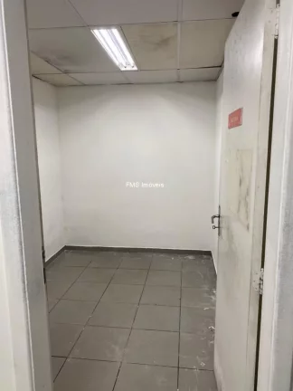 Imagem Galpão Comercial de 477m² com 2 Banheiros para Locação na Lapa, São Paulo-SP