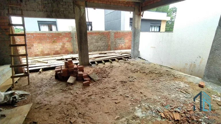 Imagem Sobrado em condomínio, 04 quartos sendo 03 suítes, 04 vagas no Santa Cândida Curitiba Pr
