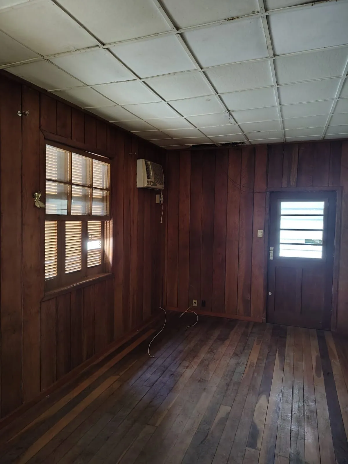 Imagem Casa com 03 quartos no Bairro São Pedro em Porto Alegre