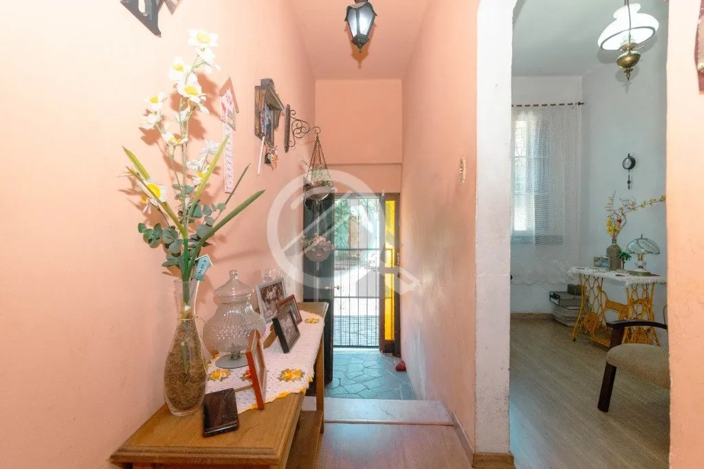Imagem Casa 2 pavimentos com 130m² de área privativa, três dormitórios, living dois ambientes, sala de ...