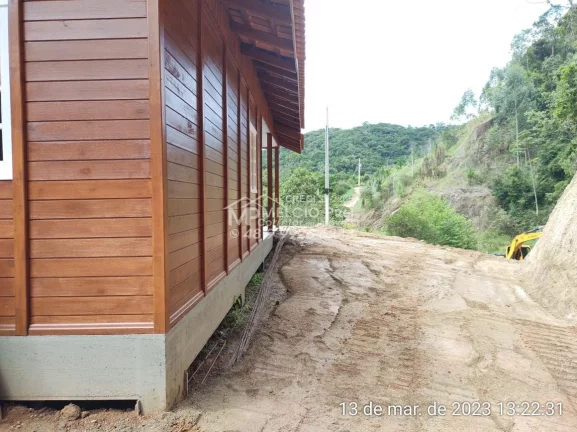 Imagem Sítio a VENDA, com casa a beira de riacho, em Nova Trento Distância da cidade de 13Km, de fácil acesso. De área com 5.000m² com escritura,
