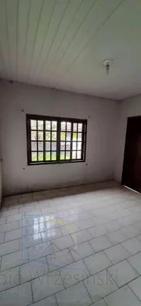 Imagem Vendo Terreno Esquina Itinha edificado com uma casa de Alvenaria