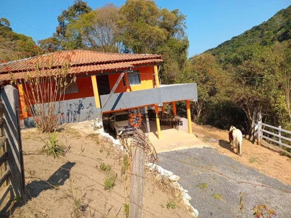 Imagem Chácara com 3 dormitórios à venda, 27000 m² por R$ 450.000,00 - Paiol Queimado - Camanducaia/MG