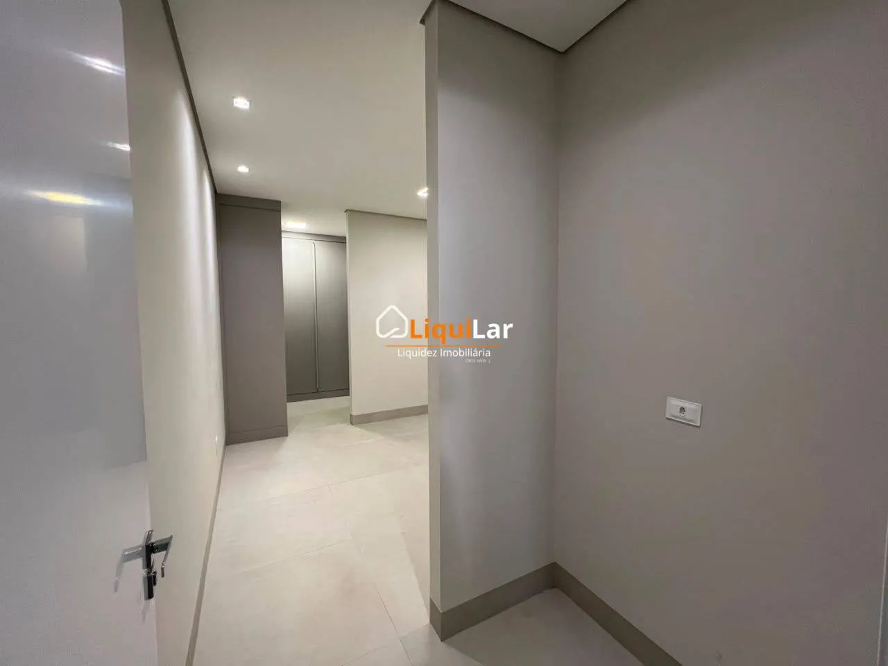 Imagem Alphaville 4 | Casa Térrea com Escritório, Cozinha Separada e Piscina Aquecida