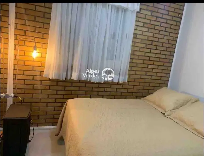 Imagem VENDE-SE CASA COM 03 QUARTOS NA CIDADE DE GRAMADO, A 05 MINUTOS DO CENTRO.