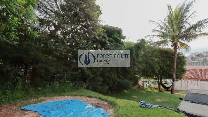 Imagem Casa espaçosa com 250 m², 3 dormitórios, 1 banheiro, 5 vagas de garagem
