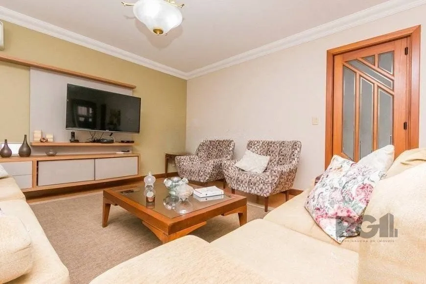 Imagem Casa de 380m² - 4 dormitórios, 2 suítes, 4 vagas no bairro Bom Jesus