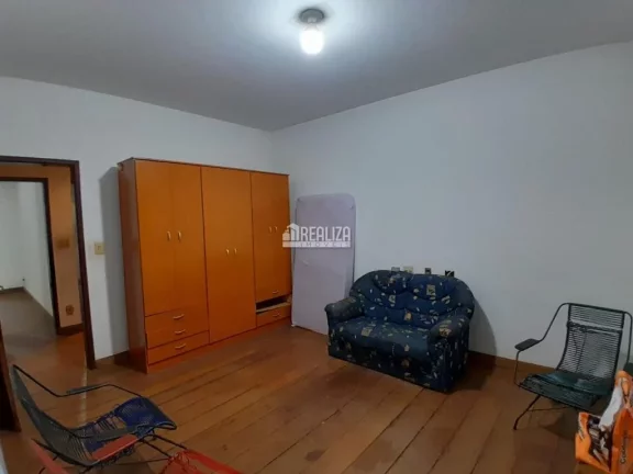 Imagem Casa à venda no bairro Nossa Senhora da Abadia, em Uberaba: 4 dormitórios, suíte, área de lazer e mais!