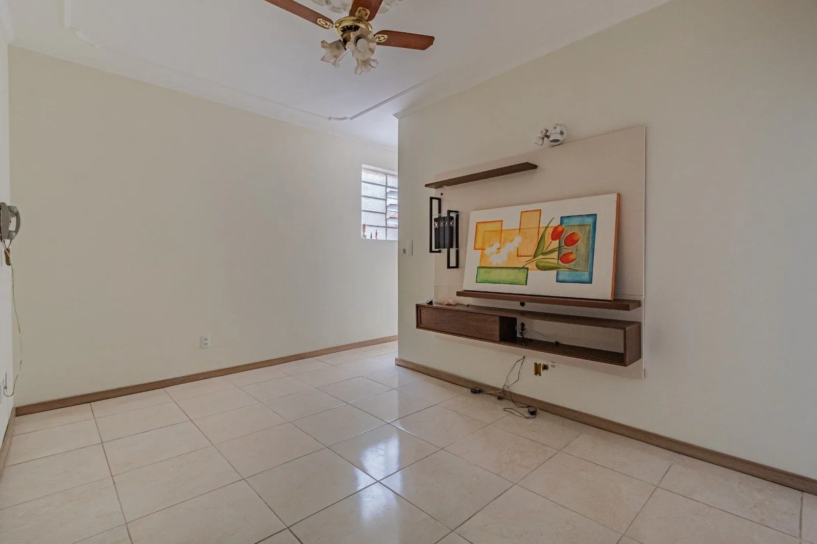 Imagem Térreo com pátio Semimobiliado, 2 Dormitórios, Próximo ao Praia de Belas
