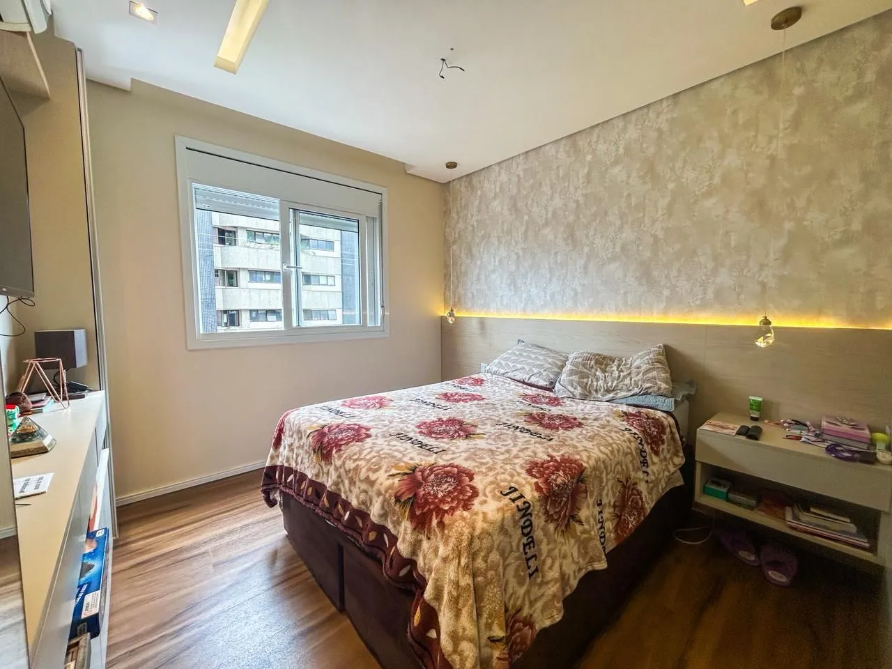 Imagem Impecável apartamento 03 dormitórios, 01 suíte - 87m² privativos, condomínio completa infra no Bairro Santa Tereza - Vaga dupla coberta.
