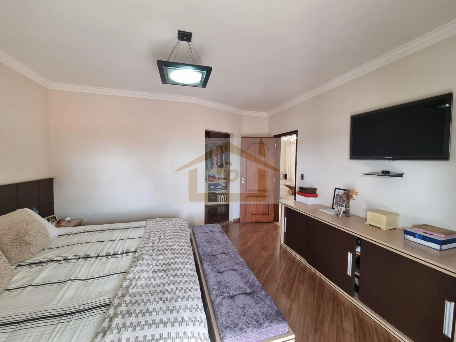 Imagem Jardim dos Ipês, 3 suítes, 3 vagas, *escritório *Edícula