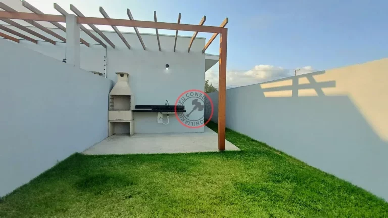 Imagem CASA RECEM COSNTRUÍDA A VENDA COM 2 DORMITÓRIOS, SENDO UMA SUÍTE , ÁREA GOURMET, 2 VAGAS, JARDIM, ISOLAMENTO ACÚSTICO EM CARAGUÁ