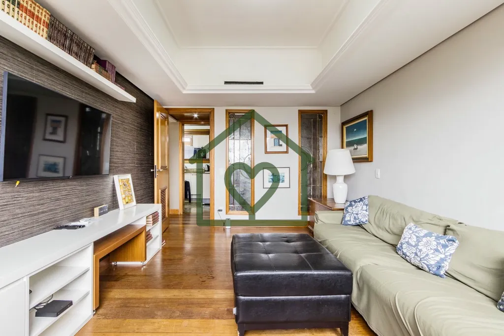 Imagem Amplo apartamento de 244m² com 2 suítes completas, sendo uma master com closet e sacada integrada....