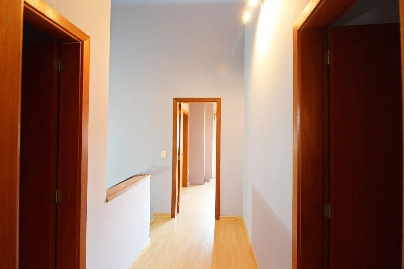 Imagem Casa de 3 dormitórios a venda no bairro Guarujá, Porto Alegre