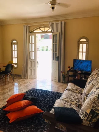 Imagem CASA COM 4 QUARTOS E 2 SUÍTES EM GUARAPARI-ES