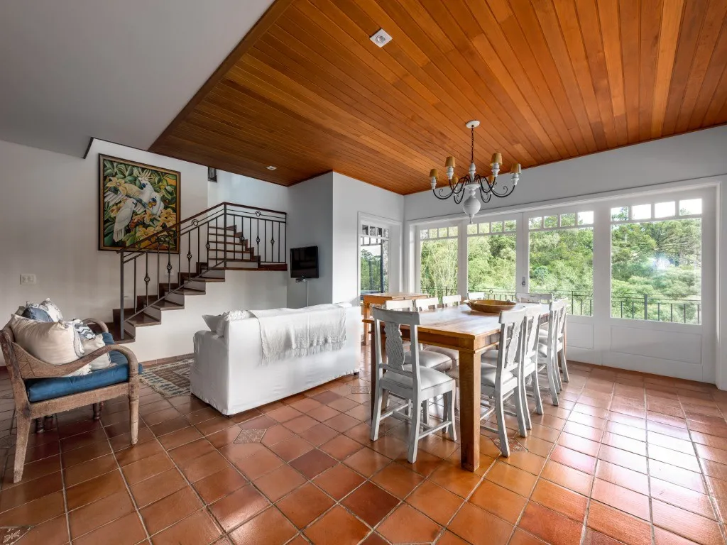 Imagem Casa de luxo em condomínio à venda em Campos do Jordão - 5 quartos, 5 suítes, 5 banheiros, 4 vagas, 900m².