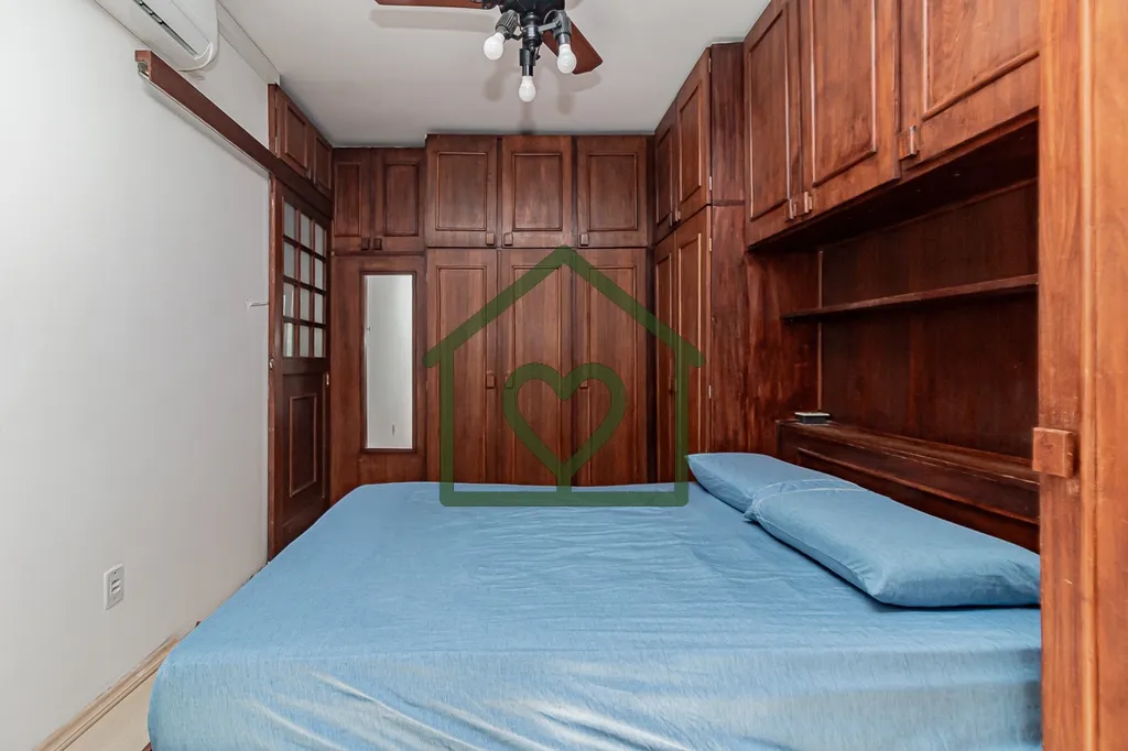 Imagem Com 54m² bem distribuídos, o apartamento conta com 1 dormitório. 
 
O imóvel passou por melhoria...