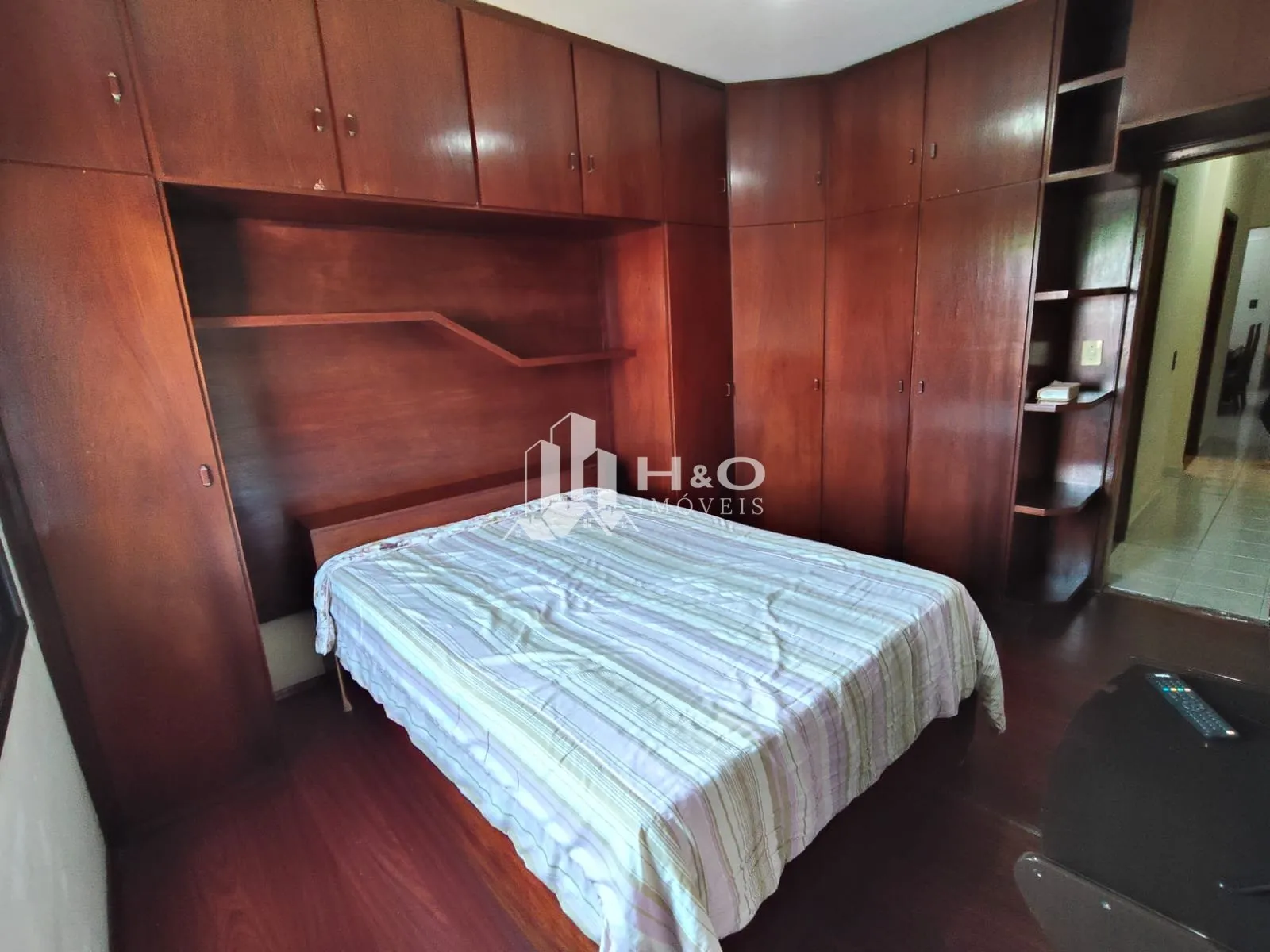 Imagem Sobrado à Venda no Jardim Nossa Senhora do Carmo - 4 Dormitórios | 2 Vagas | Terraço com Churrasqueira