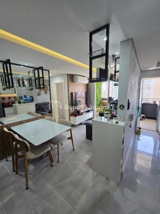 Imagem Com 68 m² de área útil, este apartamento totalmente reformado combina conforto, sofisticação e ...