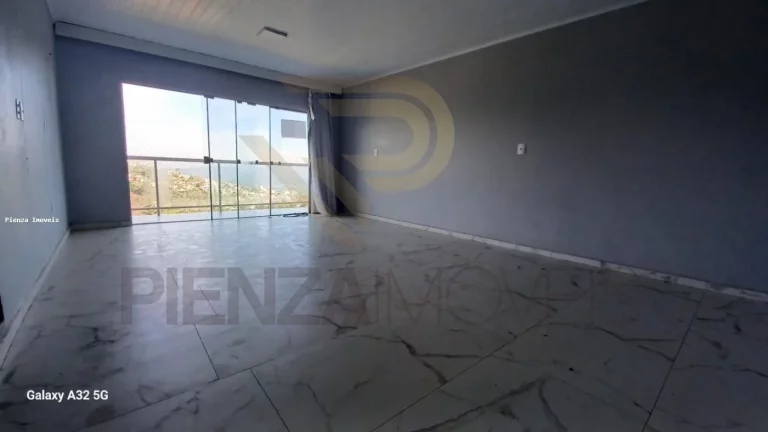 Imagem Casa Duplex para Venda em Concórdia, Nações, 3 dormitórios, 1 suíte, 2 banheiros, 1 vaga