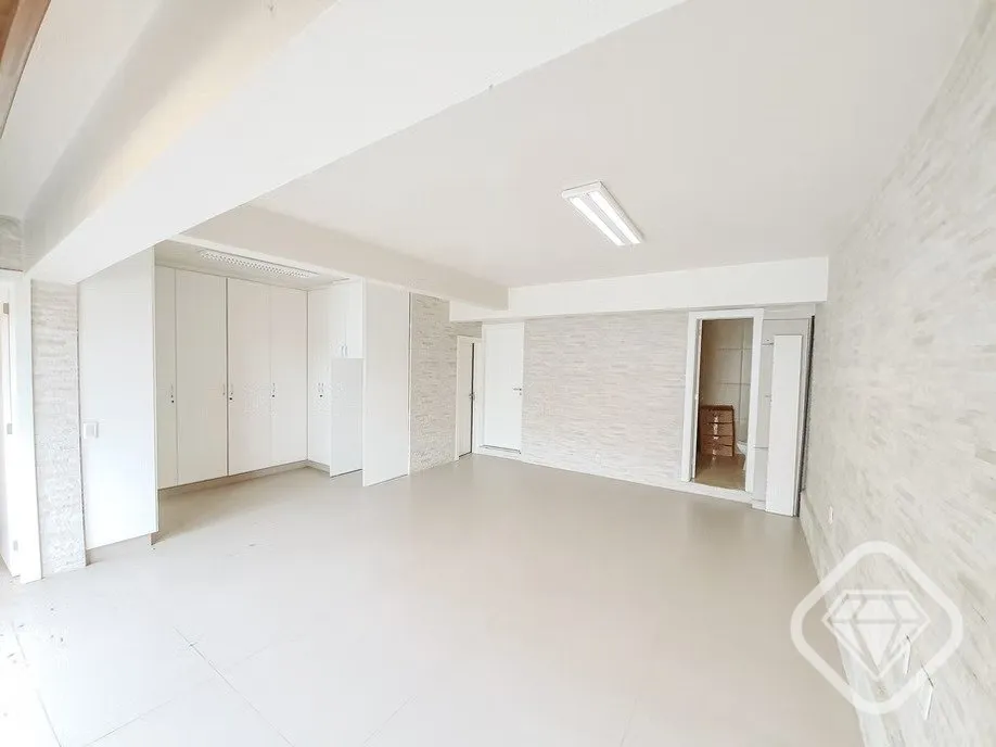 Imagem Casa em condomínio fechado à venda.

Ampla metragem, alto padrão construtivo e vista privilegiada...