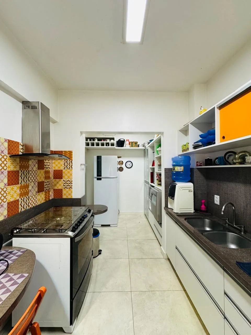 Imagem Apartamento Semimobiliado com 3 Dormitórios, 1 Suíte e Elevador