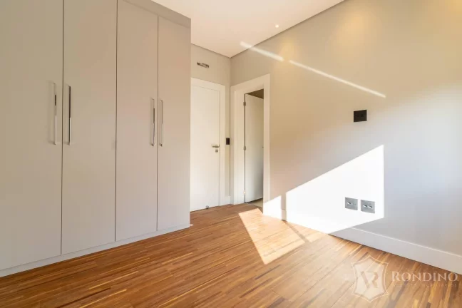 Imagem Casa sobrado no Alphaville Nova Esplanada, semi mobiliada com piscina.