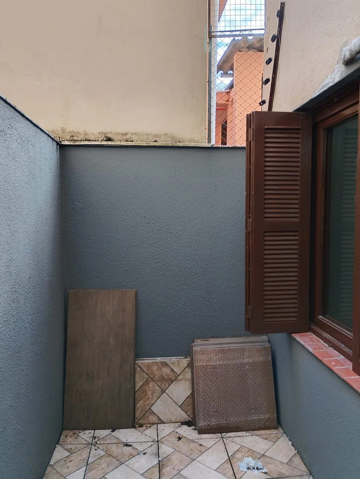 Imagem Apartamento Térreo, 02 dormitórios, 60,59m2 área privativa, quiosque com churrasqueira, Menino Deus