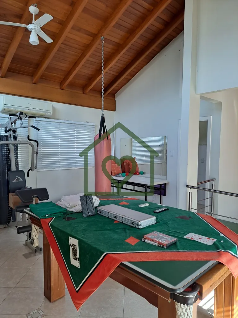 Imagem CASA l 4 DORMITÓRIOS l 3 SUÍTES l SEMI MOBILIADA I 8 VAGAS l CRISTAL l ZONA SUL 
 
ABRIANOS vende ...