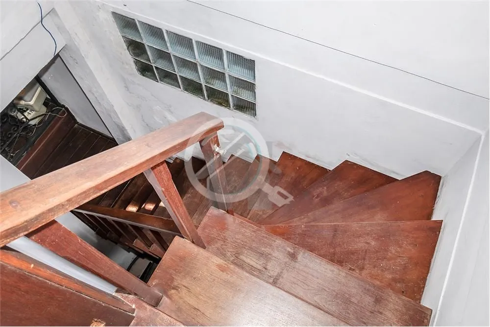 Imagem Esta espaçosa casa, localizada na rua Botafogo, oferece uma oportunidade única tanto para residên...