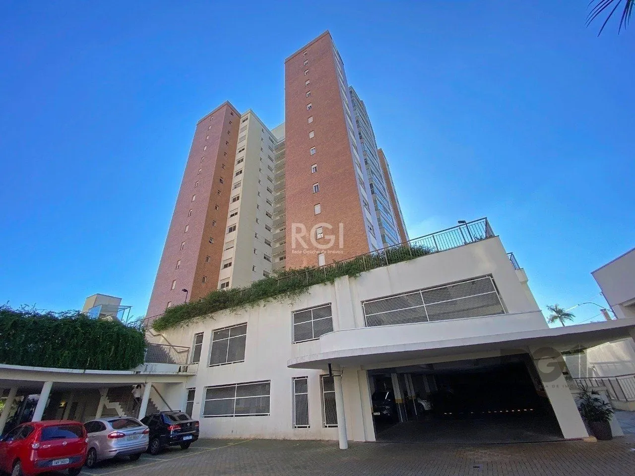 Imagem Excelente apartamento, finamente decorado e mobiliado, excelente iluminação, possuindo 03 dormitórios e 03 suites, sendo 01 master
