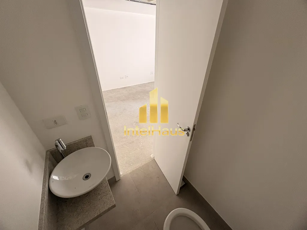 Imagem Excelente oportunidade para quem busca uma sala comercial em localização estratégica no Centro de...