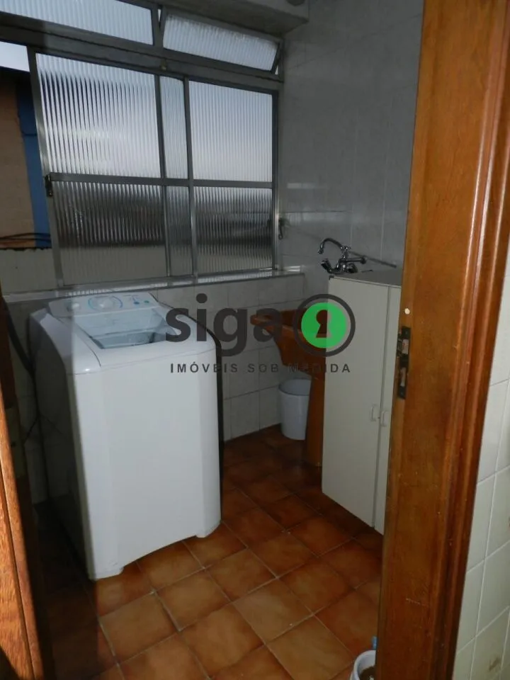 Imagem Casa Espaçosa com 5 Dormitórios e Quintal Próxima ao Metrô Vila Sônia.