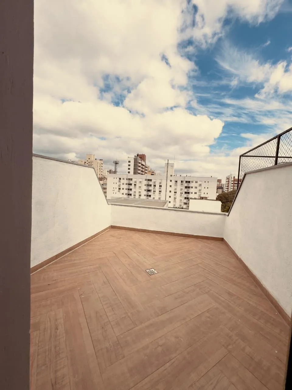 Imagem EXCELENTE SALA COMERCIAL REFORMADA COM TERRAÇO - MONT SERRRAT | PORTO ALEGRE