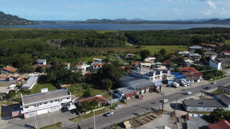 Imagem Casa com Terreno Comercial à Venda - Areias de Palhocinha, Garopaba-SC!