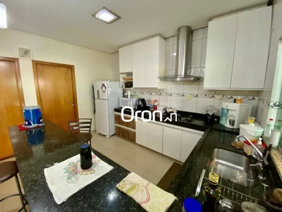 Imagem Sobrado à venda, 339 m² por R$ 1.850.000,00 - Condomínio do Lago - Goiânia/GO
