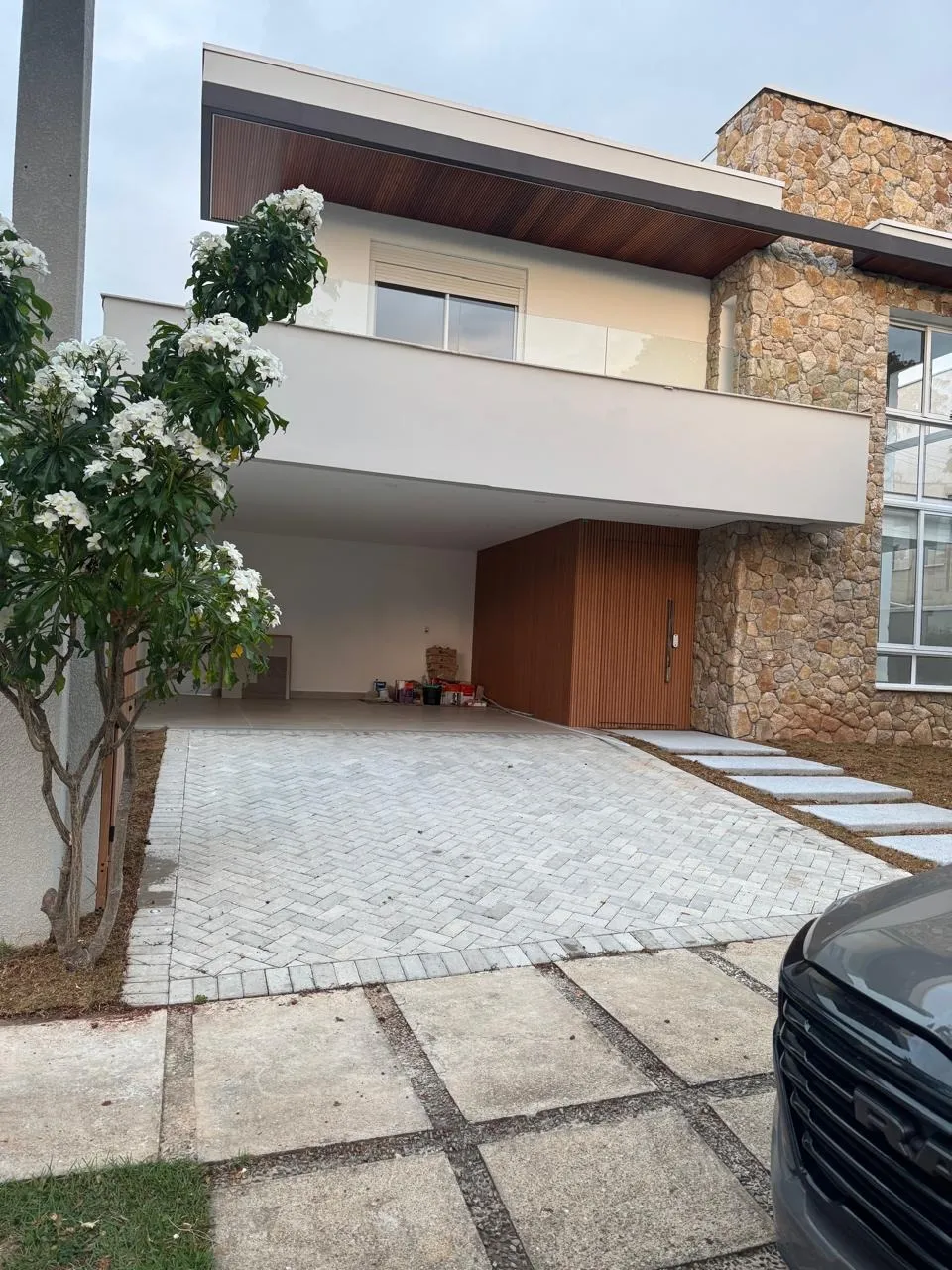 Imagem Sobrado de alto padrão à venda no Condomínio Mont Blanc, Sorocaba, com 3 suítes, piscina e 280 m²