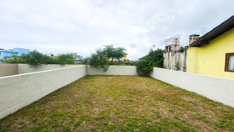Imagem Imperdível casa à venda em Garopaba-SC, no Areias de Palhocinha: 2 quartos, 2 suítes, 1 sala, 3 banheiros, 1 vaga de garagem, 100m².
